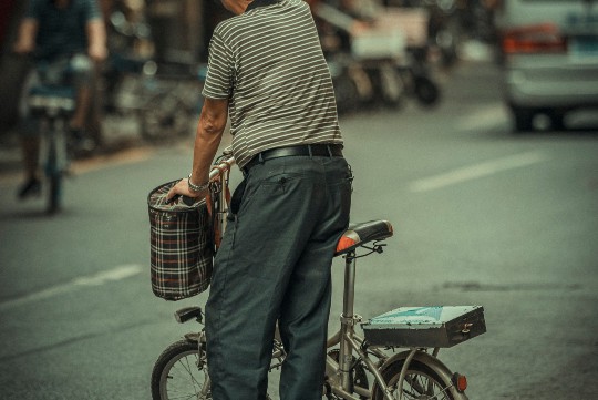 女人梦见在摘花什么意思——探寻梦境中的花语与情感寓言